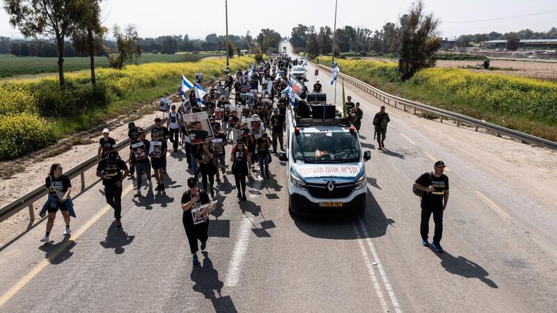 Harte Arbeit an Feuerpausen-Deal im Gaza-Krieg Der Marsch der Geisel-Unterstützer soll durch mehrere israelische Städte verlaufen und am Samstag in Jerusalem enden.