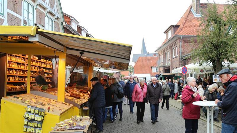 Erntedankfest wird mit St.-Matthias-Markt in Jork gefeiert Der Matthias-Markt in Jork wird wie immmer beim Erntedankfest veranstaltet.