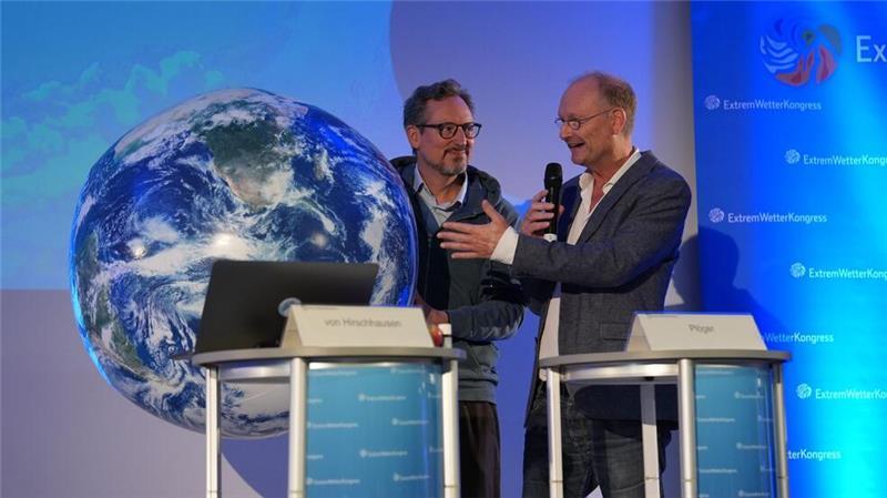 Experten: Klimawandel ist große Gesundheitsgefahr Der Mediziner Eckart von Hirschhausen (l.) warnte vor den Auswirkungen des Klimawandels auf die menschliche Gesundheit.