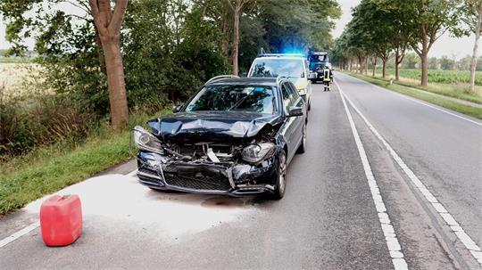 Der Mercedes und der Audi wurden durch den Unfall auf der B73 in Mittelsdorf so stark beschädigt, dass sie nicht mehr fahrbereit waren.