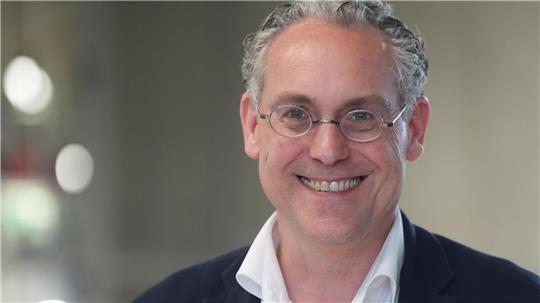 Der Meteorologe Frank Böttcher warnt vor den Folgen des Klimawandels für Hamburg. (Archivbild)