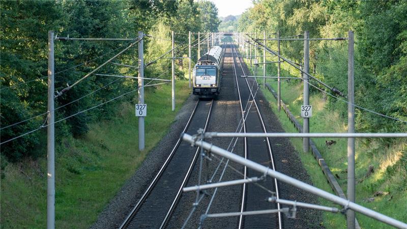 Gleis zwischen Hamburg und Bremen gesperrt: Verspätungen bei Metronom und DB Der Metronom rechnet damit, dass die Behinderungen voraussichtlich bis Freitagmittag andauern werden.