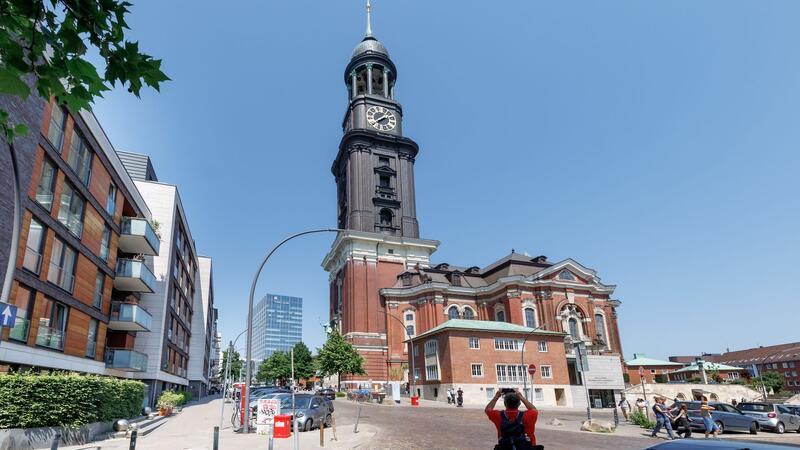 Der Michel lockt zahlreiche Touristen