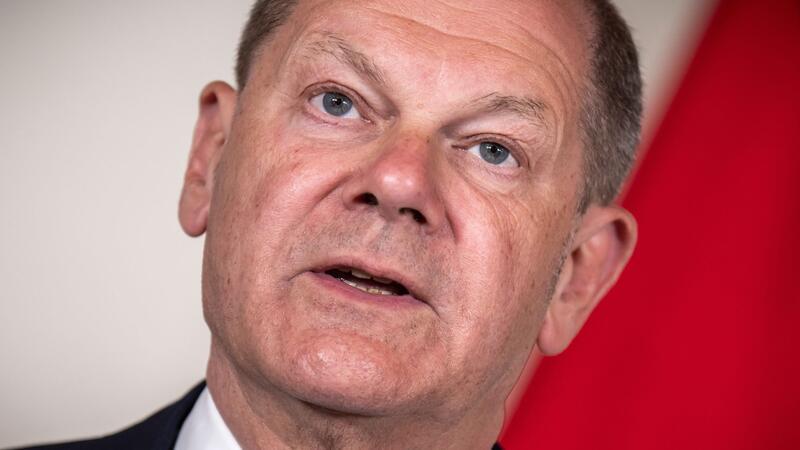 Scholz fordert Erhöhung des Mindestlohns auf 15 Euro Der Mindestlohn wurde 2022 auf 12 Euro angehoben - ein zentrales Wahlversprechen von Scholz vor der vergangenen Bundestagswahl.