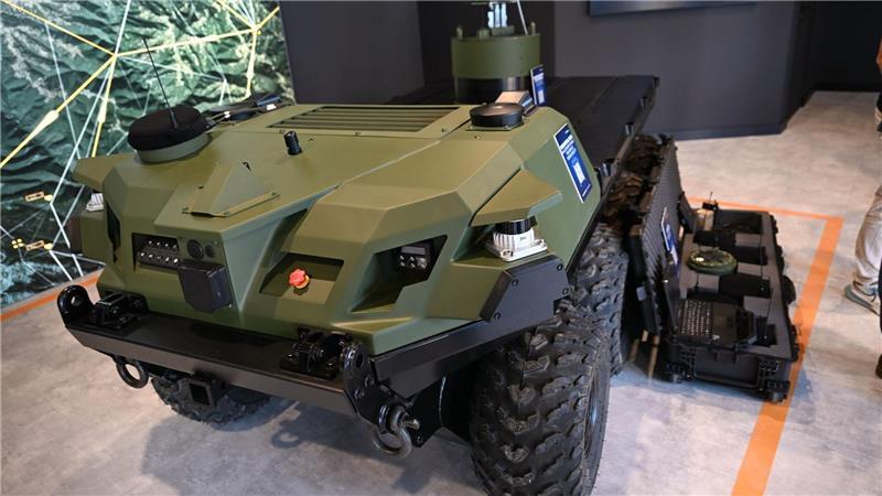Panzer ohne Personal: Firmen bewerben autonome KI-Systeme Der Mission Master, ein unbemanntes militärisches Fahrzeug von Rheinmetall.