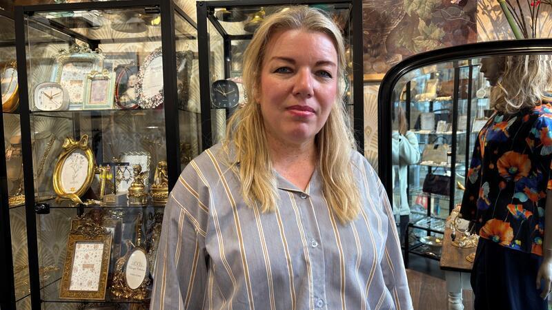 „Wir müssen erreichbar bleiben“: Diskussion um autofreien Fischmarkt in Stade "Der Mix am Fischmarkt macht's", sagt Tatjana Hickman, Inhaberin von Vintage Woman.