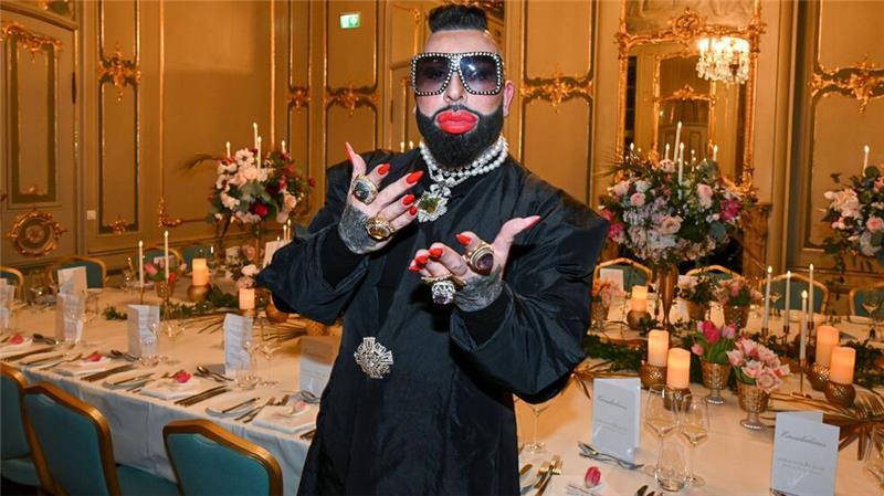 Der Modedesigner Harald Glööckler steht bei einem Fashion-Dinner zum Auftakt der Berliner Fashion Week im Ermelerhaus.