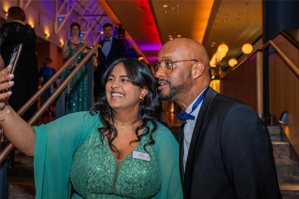 Der Moderator war gefragtes Selfie-Model.