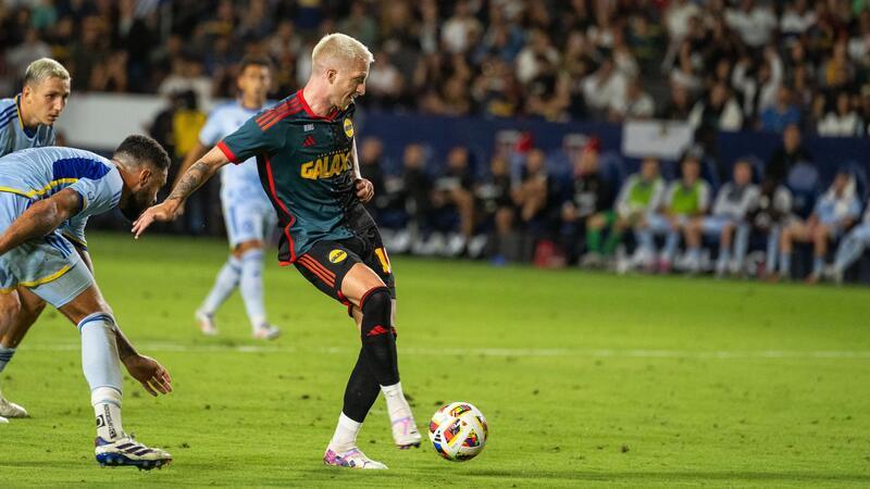 Der Moment seines ersten Tores im Trikot der Los Angeles Galaxy: Marco Reus trifft zum 2:0.