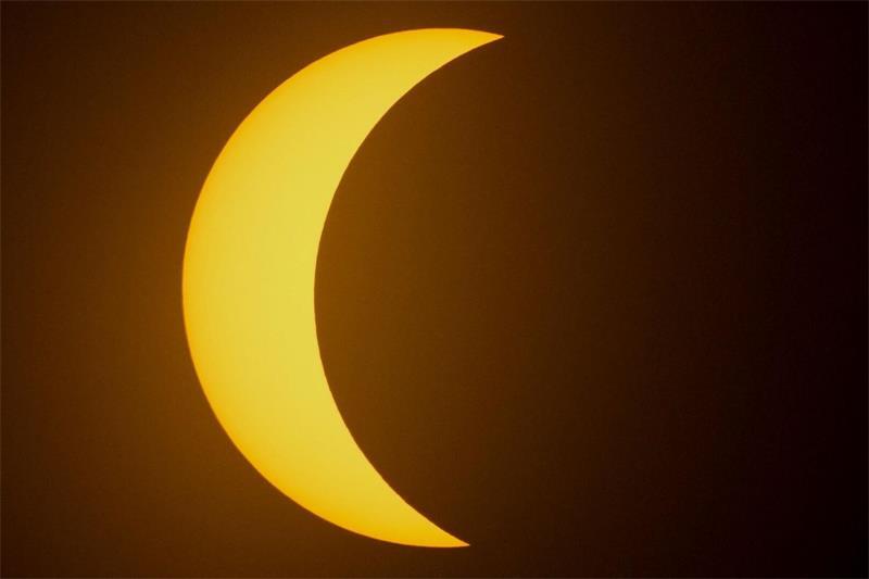 Wann heute die Sonnenfinsternis im Landkreis Stade zu sehen ist Der Mond schiebt sich vor die Sonne (Symbolbild).