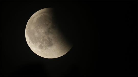 Der Mond wird sich verfinstern. (Archivbild)