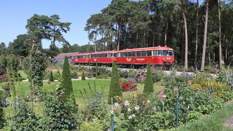 Der Moorexpress ist ab 1. Mai wieder unterwegs, unter anderem zwischen Teufelsmoor, der Stader Geest und Bremen.