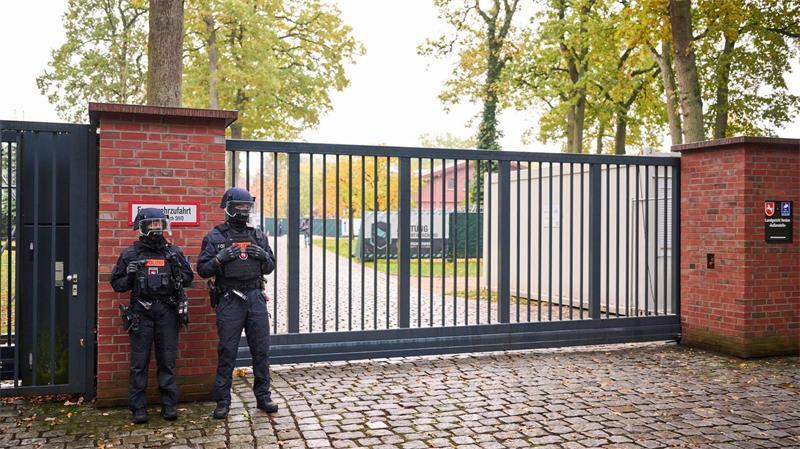 Der Mordprozess ist nicht in den Räumen des Landgerichts, sondern in der früheren Reithalle, die für den Prozess gegen die Ex-RAF-Terroristin Daniela Klette zum Gerichtssaal umgebaut wurde.