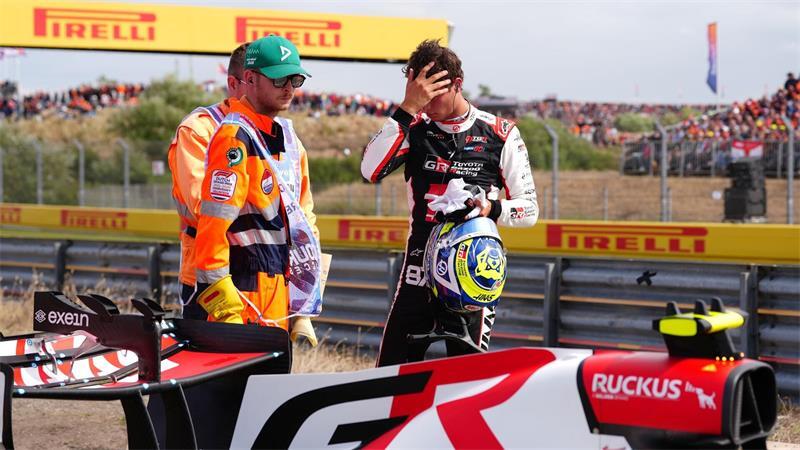 Kampf in vollem Gange: Norris-Triumph bei Verstappen-Drama Der Motor des Haas-Rennwagens ließ Bearman im Stich.