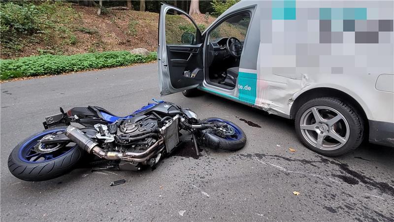 Der Motorradfahrer konnte den Zusammenprall mit dem VW nicht mehr verhindern.