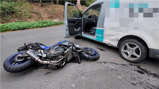 Der Motorradfahrer konnte den Zusammenprall mit dem VW nicht mehr verhindern.
