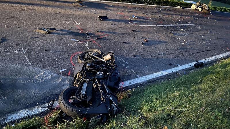 Motorradfahrer im Norden bezahlt Trecker-Ungeduld mit dem Leben Der Motorradfahrer starb noch an der Unfallstelle. (SYMBOLBILD)