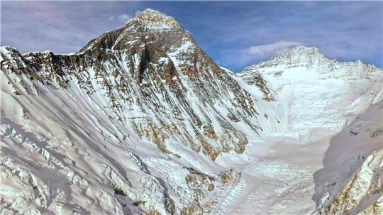 Der Mount Everest lockt immer wieder zu Rekorden. (Archivbild) 