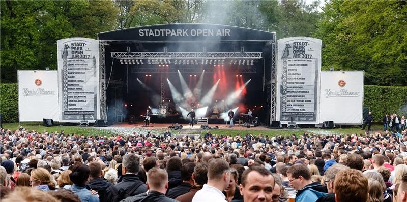 Der Musiker Lotto King Karl gehört zu den Dauerbrennern auf der Freilichtbühne im Stadtpark. Foto: Markus Scholz/dpa