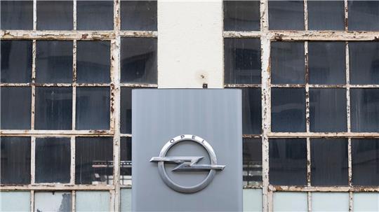 Der Mutterkonzern Stellantis schrumpft die Opel-Entwicklung weiter.