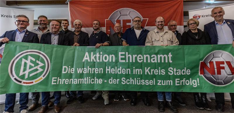 Der NFV-Kreis Stade hat zehn ehrenamtlich Engagierte ausgezeichnet.