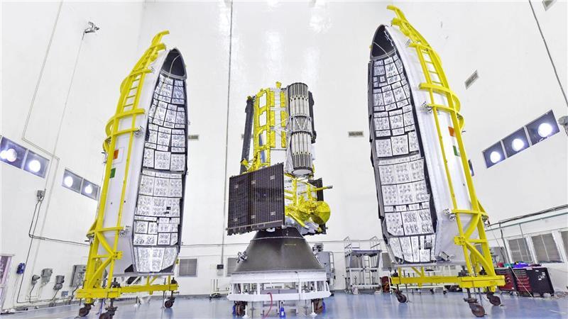 Neuer Satellit verfolgt Bewegung der Erdoberfläche Der NISAR-Satellit im indischen Weltraumbahnhof Satish Dhawan Space Center. (Foto Archiv)