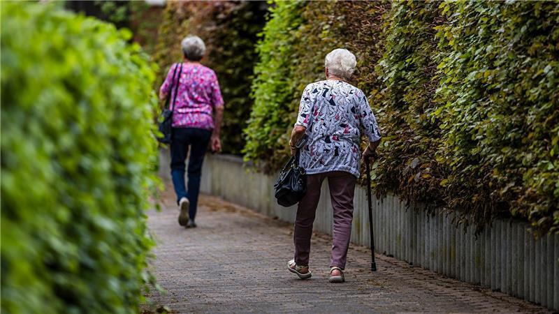 Arbeitgeber gegen Kommissionsvorschlag für „Kapitalrente“ Der „Nachhaltigkeitsfaktor“ bewirkt, dass Rentnerinnen und Rentner mit etwas weniger Rentenanstieg rechnen können. (Archivbild)