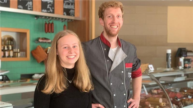 Einzige Absolventin: Warum Antje Michaelsen in der Metzgerei arbeiten will Der Nachwuchs übernimmt: Die 19-jährige Antje Michaelsen hat ihre Ausbildung erfolgreich abgeschlossen. Jan-Christoph Brandt wird den Familienbetrieb in Osten in den nächsten Jahren übernehmen.