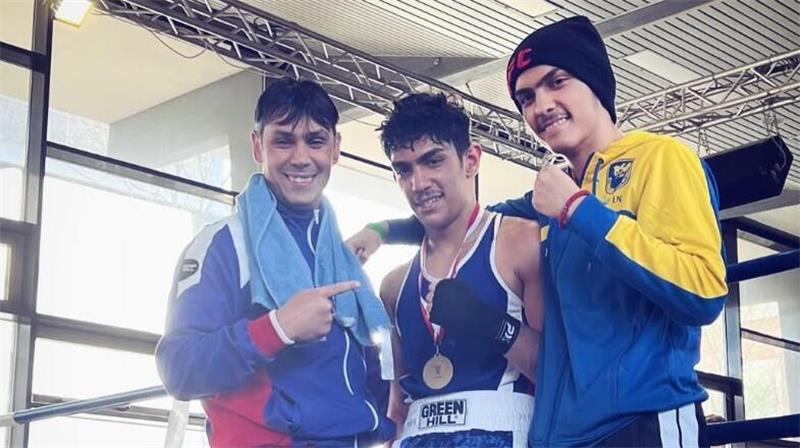 BSV richtet im Kraftwerk Boxturnier mit 20 Kämpfen aus Der Nachwuchsboxer Lennox Antic vom BSV freut sich über seinen Titel bei den Hamburger Meisterschaften.