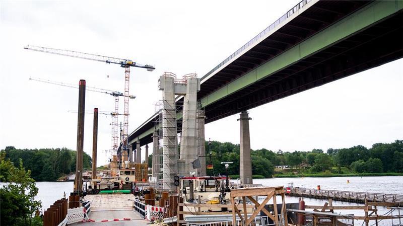 Baufortschritt: Die neue Rader Hochbrücke wächst Der Neubau der Rader Hochbrücke macht Fortschritte (Archivbild).