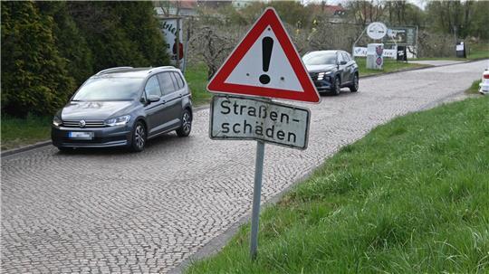 Der Neuenfelder Fährdeich ist ab Dienstag gesperrt. Foto: Vasel.
