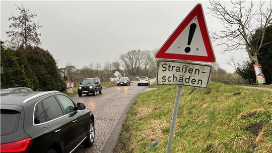 Der Neuenfelder Fährdeich wird ab April 2025 grundsaniert.