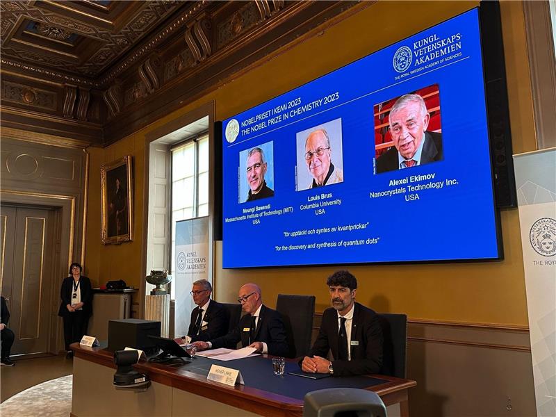 Chemie-Nobelpreis für drei Quantenpunkt-Forscher Der Nobelpreis für Chemie geht in diesem Jahr an Moungi Bawendi, Louis Brus und Alexei Ekimov für die Entdeckung und Entwicklung von sogenannten Quantenpunkten.