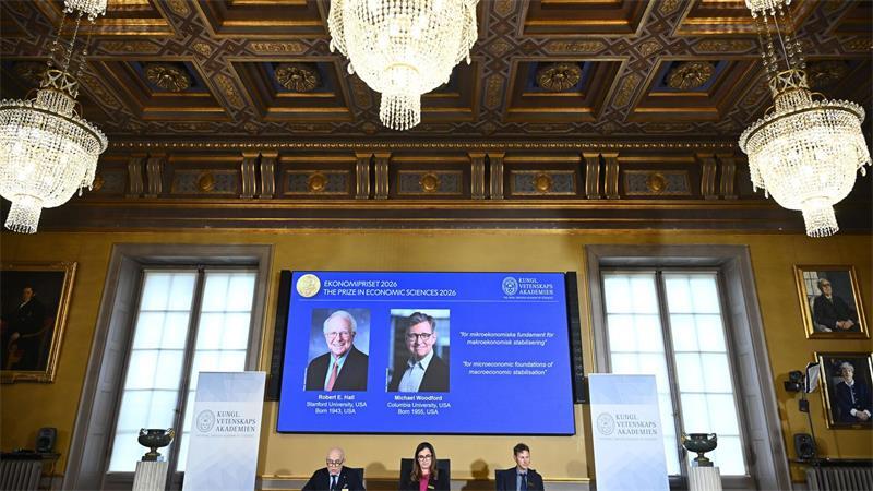 Gegen Auf und Ab der Wirtschaft: Nobelpreis für US-Forscher Der Nobelpreis für Wirtschaftswissenschaften geht an die US-Ökonomen Robert E. Hall und Michael Woodford.