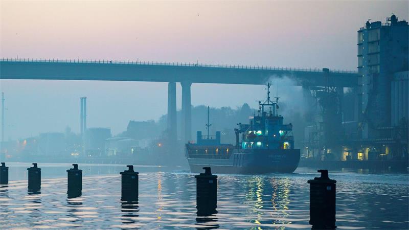 Up ewig ungedeelt – Schleswig-Holstein wird 80 Der Nord-Ostsee-Kanal zählt zu den meistbefahrenen künstlichen Wasserstraßen der Welt. (Symbolbild)