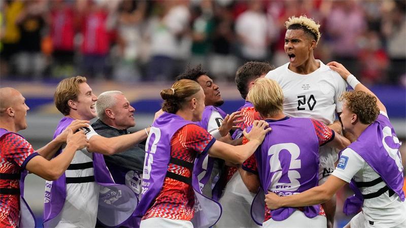 Haaland mit Wikinger-Helm: Norwegen im WM-Achtelfinale Der Norweger Antonio Nusa (oben) feiert sein Tor zum 0:1 mit seinen Mannschaftskollegen.