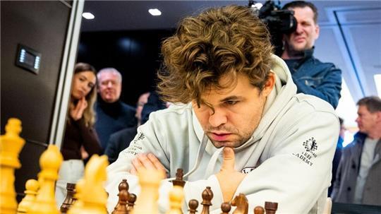 Der Norweger Magnus Carlsen spielte erstmals für den FC St. Pauli in der Schach-Bundesliga.