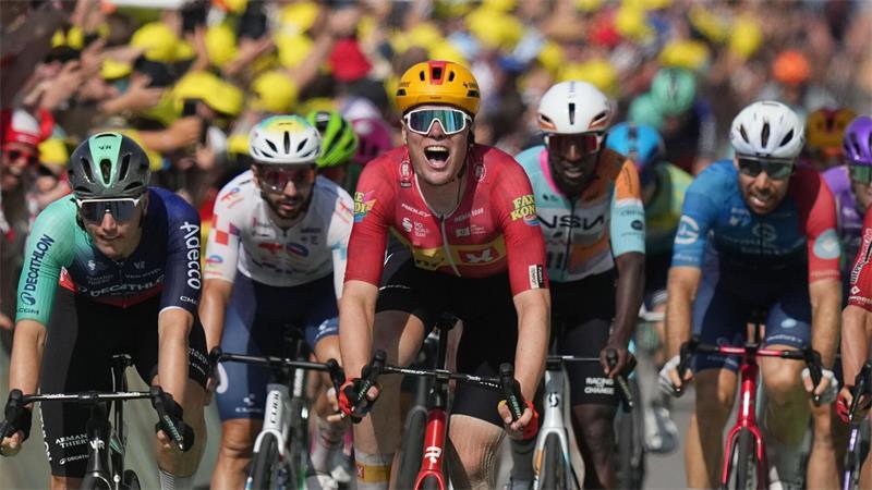 Pogacar staunt bei Pinkelpause über Tour-Rekordtempo Der Norweger Søren Wærenskjold bejubelt den Tagessieg.