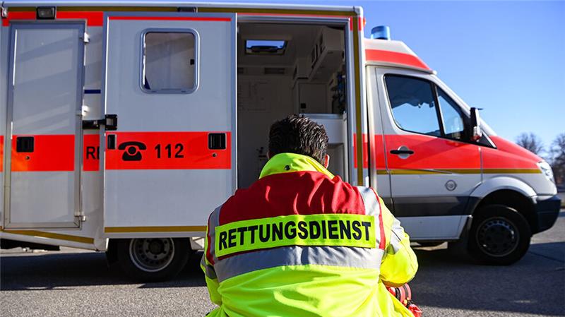 Was im Kreis Stade passiert, wenn man die 112 wählt Der Notruf 112 ist nicht in jeder Situation die richtige Wahl. Sind möglicherweise Leben in Gefahr, sollte man aber keine Scheu haben, einen Notruf abzusetzen. Foto: Jens Kalaene/dpa