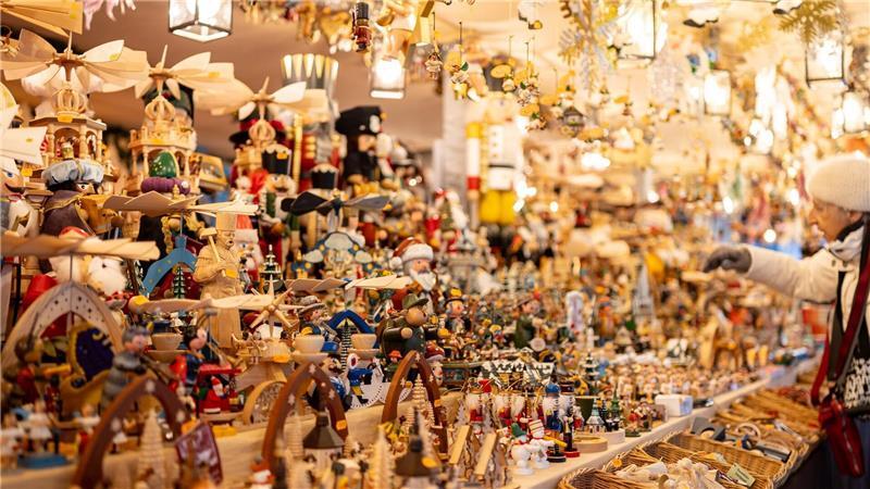 Nürnberger Christkindlesmarkt feierlich eröffnet Der Nürnberger Christkindlesmarkt zählt neben dem Dresdner Striezelmarkt zu den ältesten Weihnachtsmärkten Deutschlands.