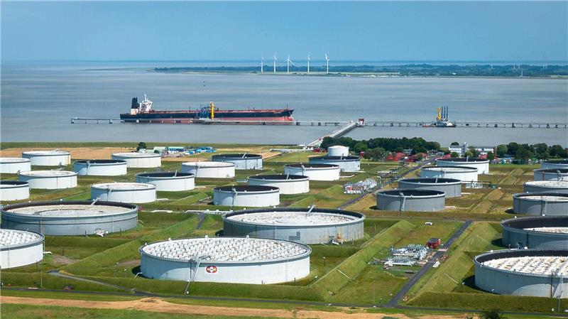 Der Ölhafen in Wilhelmshaven ist einer der wichtigsten Umschlagsorte für Rohöl. (Archivbild)