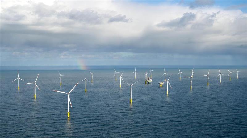 Der Offshore-Windpark Riffgat soll die Förderplattform mit Strom versorgen - dafür ist aber ein Seekabel nötig. (Archivbild)
