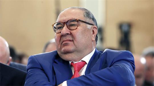 Der Oligarch Alischer Usmanow ist in Europa als langjähriger Präsident des Fecht-Weltverbandes FIE und als früherer Anteilseigner des englischen Fußballclubs FC Arsenal bekannt. (Archivbild)