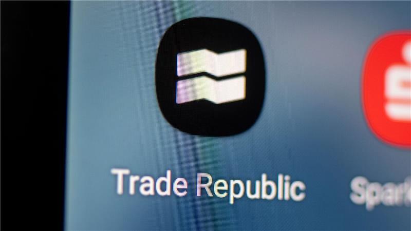 Der Online-Broker Trade Republic arbeitet rein App-basiert, hat aber die Bankenbranche schon aufgeschreckt. (Symbolfoto)