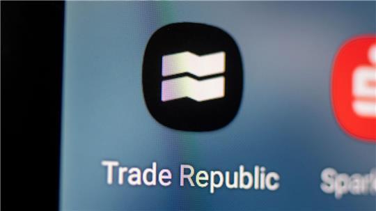 Der Online-Broker Trade Republic wird mit 12,5 Milliarden Euro bewertet. (Archivbild)