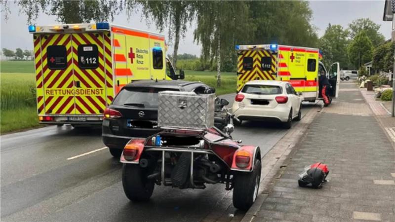 Der Opel hatte wegen des parkenden Mercedes anhalten müssen.