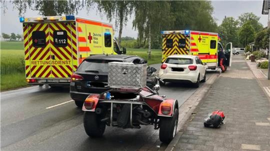 Der Opel hatte wegen des parkenden Mercedes anhalten müssen.