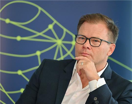 Der Ostbeauftragte der Bundesregierung Carsten Schneider beobachtet die Entwicklung der Eliten aus dem Osten.