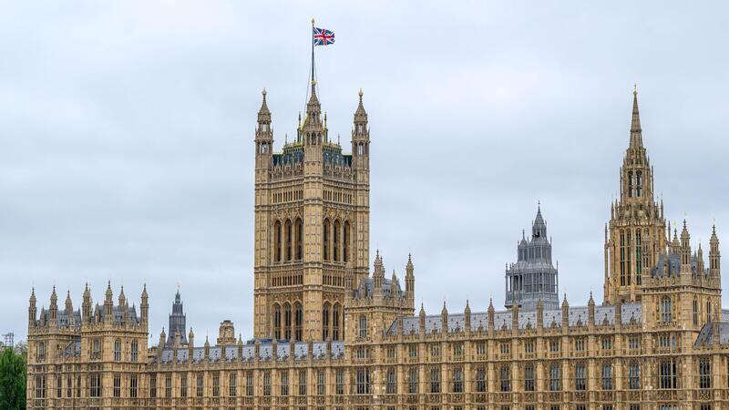 Asylpakt mit Ruanda: Britisches Unterhaus gegen Änderungen Der Palace of Westminster an der Themse. Großbritanniens konservative Regierung lässt sich nicht von ihren Plänen abbringen, Migranten unabhängig von ihrer eigentlichen Herkunft nach Ruanda abschieben zu wollen.