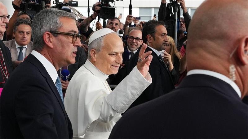 Papst will nach überstandener OP das Angelus-Gebet sprechen Der Papst hat nach seiner Krebsoperation das Krankenhaus in Rom wieder verlassen können.